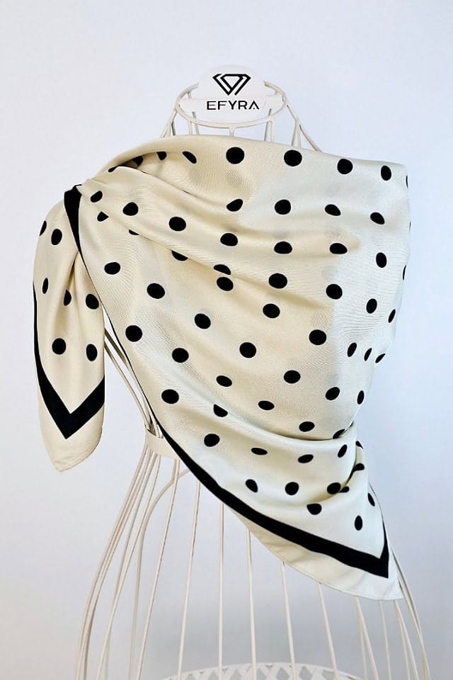 Chusta w kropki, 90x90 cm